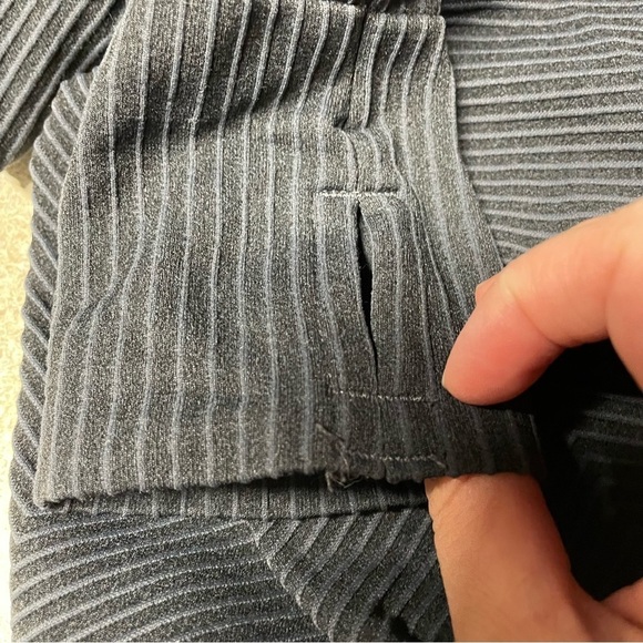 Athleta shirt long sleeve striped tee thumb holes gray athletic wear medium - Picture 4 of 4